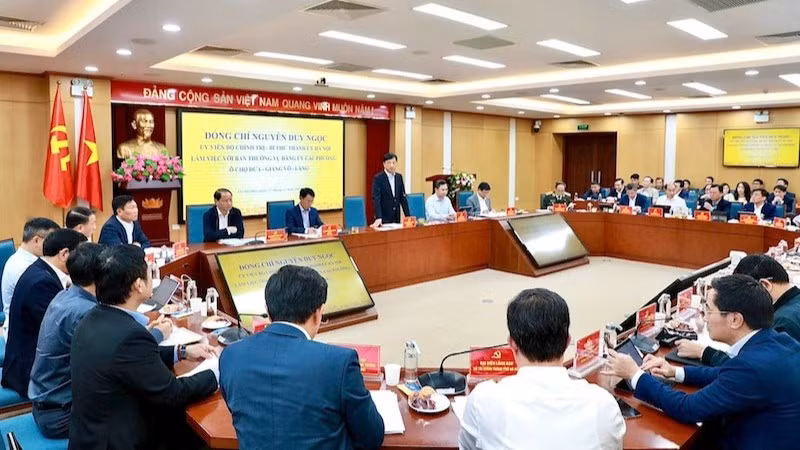 Quang cảnh buổi làm việc.