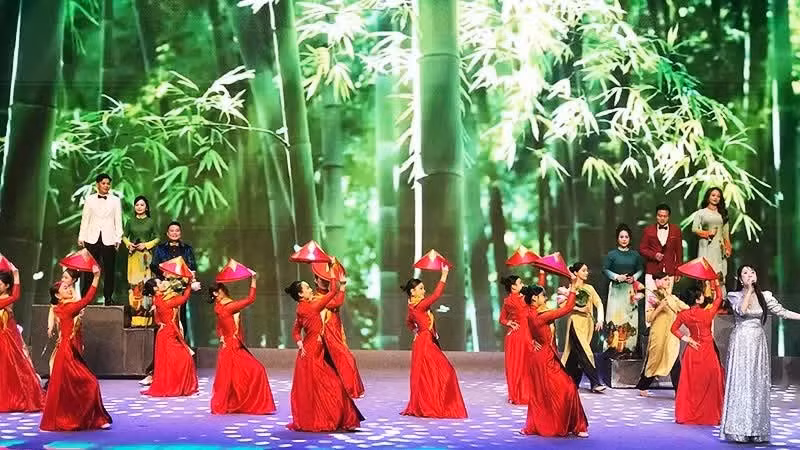 Đưa bản sắc vào "kể chuyện" trong nghệ thuật biểu diễn là một hướng đi của công nghiệp văn hóa. (Ảnh: QUANG HƯNG)