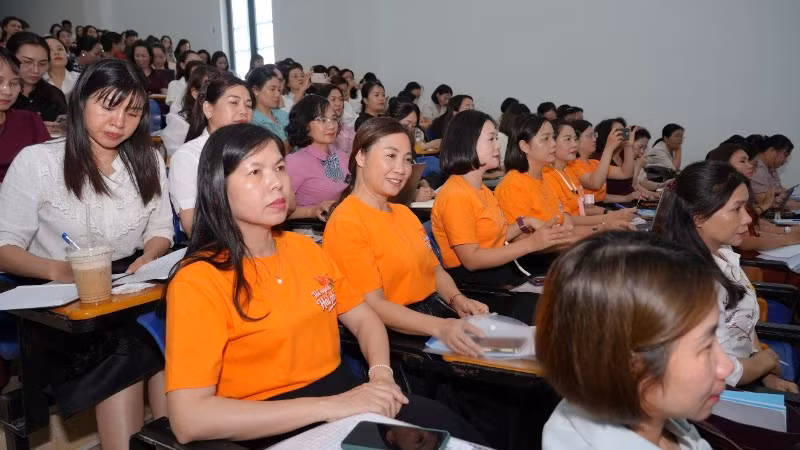 Hội nghị thu hút sự quan tâm của đông đảo cán bộ quản lý, giáo viên và đại diện các cơ sở đào tạo giáo viên trên cả nước. 