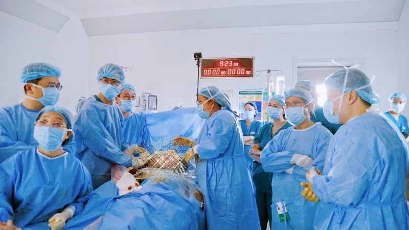 Ê-kíp thực hiện ca can thiệp tim bào thai thứ 14. (Ảnh: Bệnh viện cung cấp)