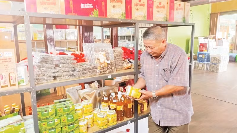 Các sản phẩm của Hợp tác xã sản xuất và tiêu thụ dược liệu Yên Sơn (thành phố Tam Điệp, tỉnh Ninh Bình) tăng mạnh về số lượng bán ra thị trường nhờ thực hiện truy xuất nguồn gốc. (Ảnh: Hà An)