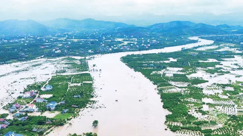 Nâng cao hiệu quả quan trắc giảm thiệt hại từ thời tiết cực đoan. Trong ảnh: Lũ lụt trên sông Lục Nam (Bắc Ninh).