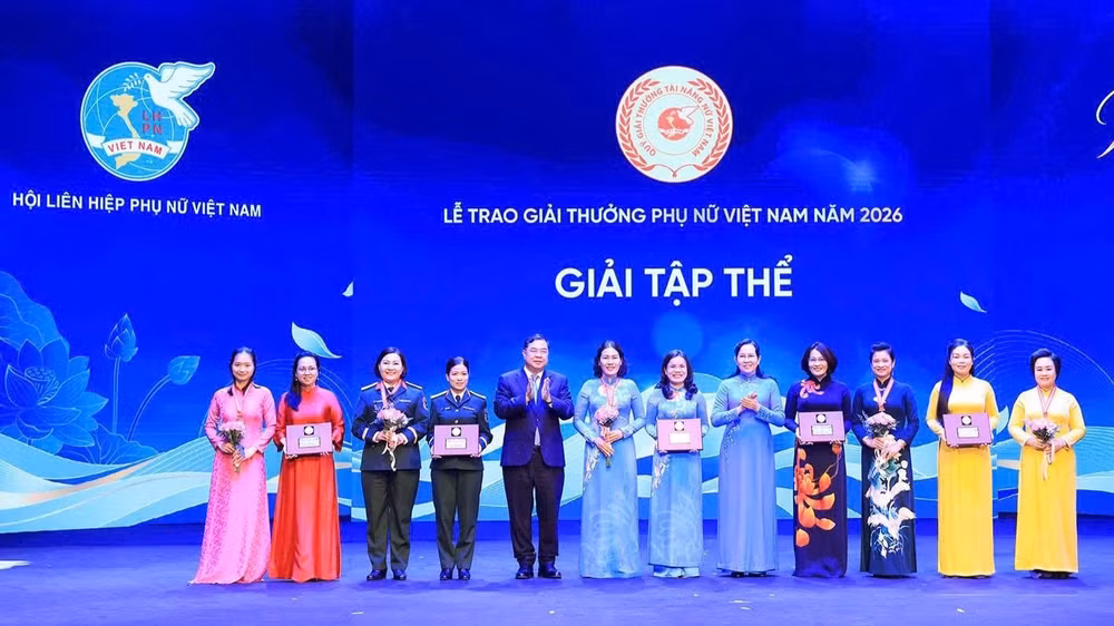 Tôn vinh các tập thể nhận Giải thưởng Phụ nữ Việt Nam năm 2026. (Ảnh: TUẤN ANH)