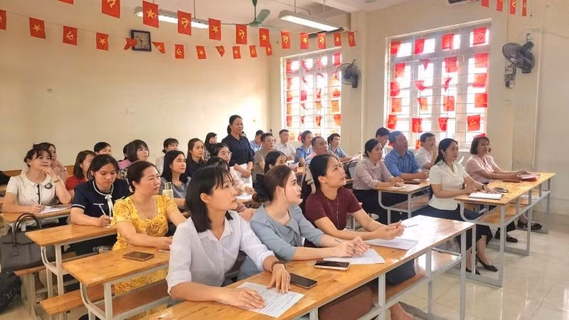 Giờ học tiếng Anh của giáo viên Trường trung học cơ sở Lê Quý Đôn (tỉnh Tuyên Quang).