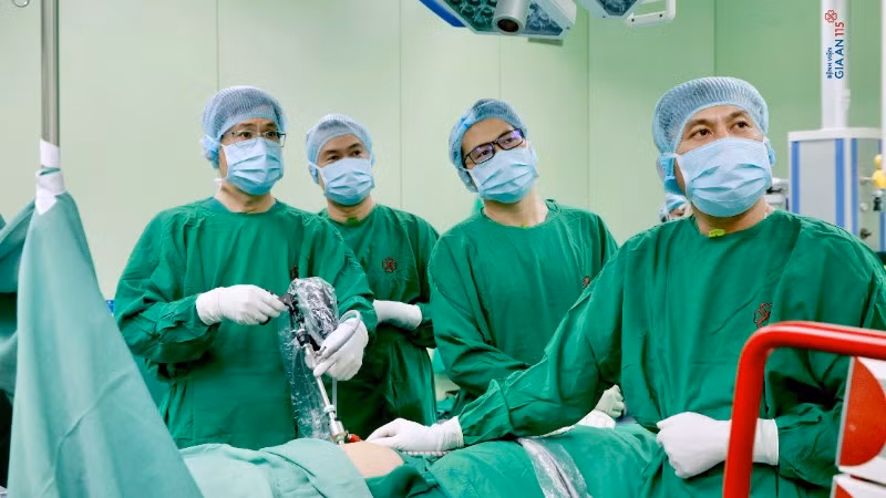 Ê-kíp phẫu thuật viêm ruột thừa cấp. (Ảnh: Bệnh viện cung cấp)