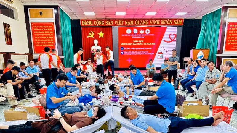Người lao động tại tỉnh Đồng Nai hưởng ứng tham gia hiến máu tình nguyện. (Ảnh: BVCC)
