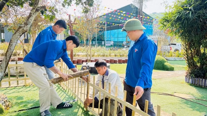 Xây dựng sân chơi cho trẻ nhỏ ở xã Cam Phục, tỉnh Nghệ An, mô hình Học và làm theo gương Bác.