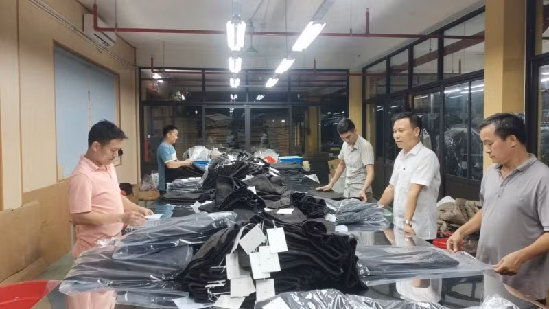Sản xuất hàng dệt may xuất khẩu tại Trường đại học Công nghiệp và Thương mại Hà Nội.