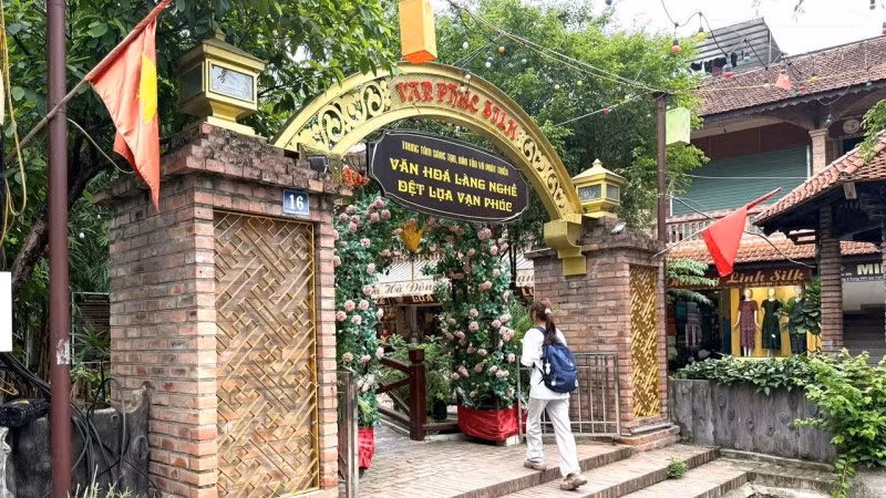 Làng lụa Vạn Phúc Hà Nội là điểm du lịch hấp dẫn du khách trong và ngoài nước.