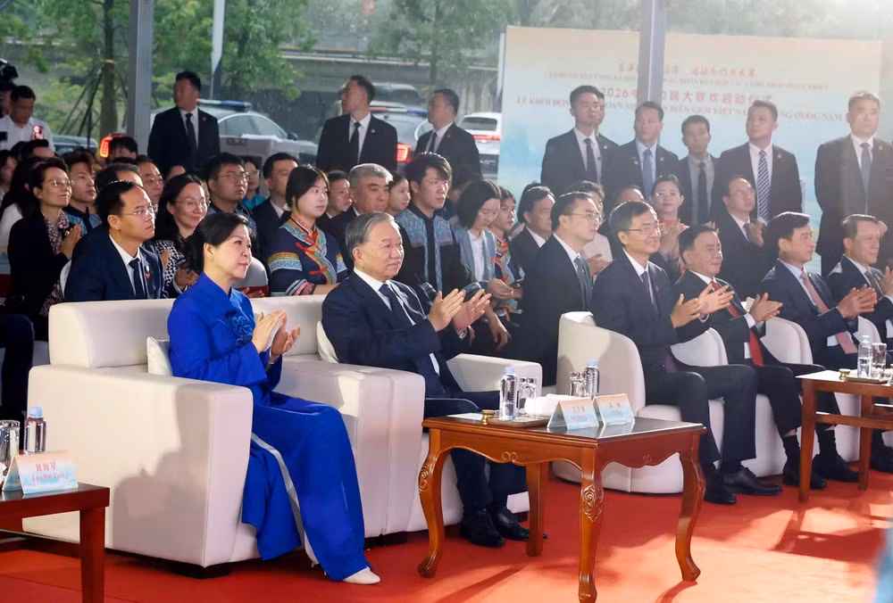 vna-potal-tong-bi-thu-chu-tich-nuoc-to-lam-du-le-khai-mac-lien-hoan-nhan-dan-bien-gioi-viet-trung-8706747.jpg