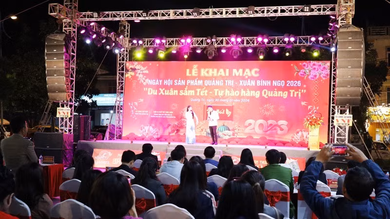 Tiết mục văn nghệ tại lễ khai mạc.