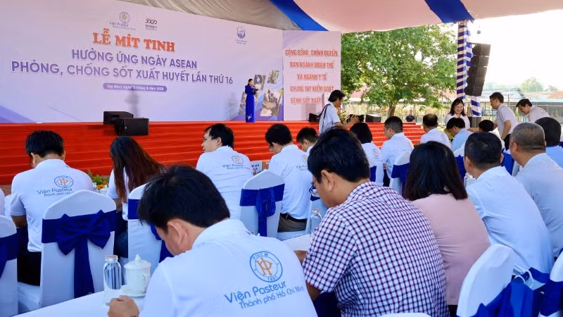 Quang cảnh Lễ mít-tinh. 