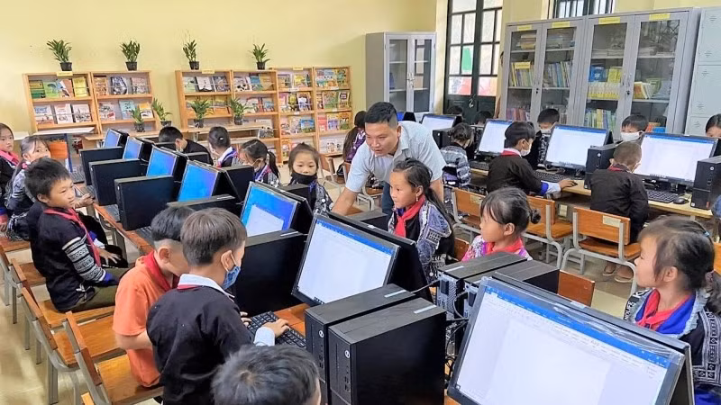 Tại Tuyên Quang, việc đẩy mạnh xây dựng hệ sinh thái số, kết nối với các nguồn tài nguyên học tập mở trong dạy học đã giúp học sinh tiếp cận kho tàng kiến thức toàn cầu. (Ảnh: Sở Giáo dục và Đào tạo)