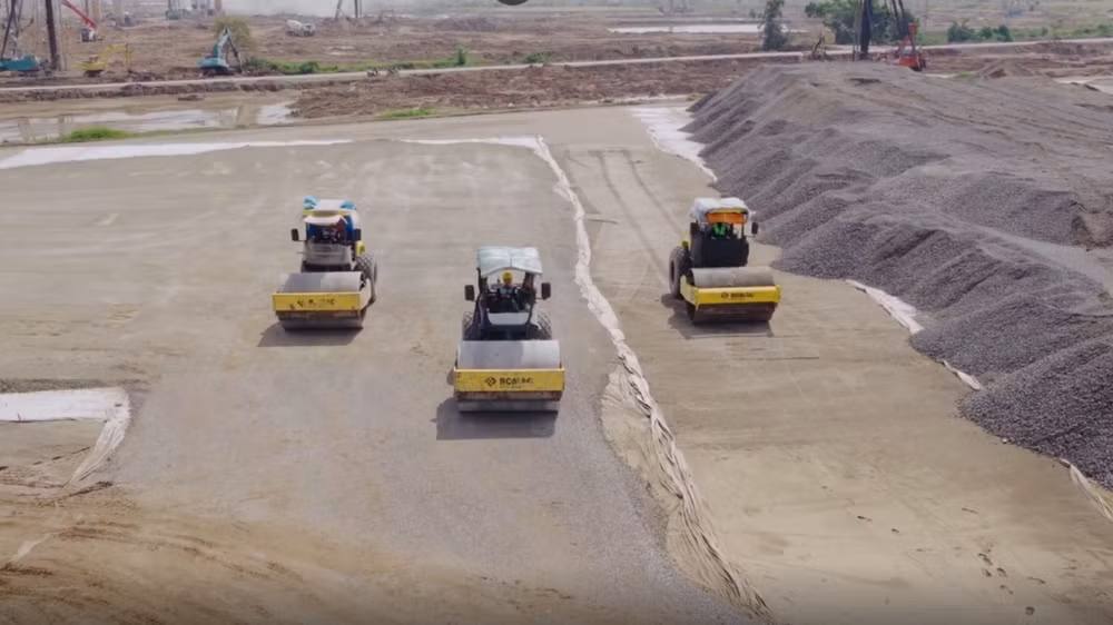 Các hạng mục tại Cảng Hàng không Quốc tế Gia Bình đang được triển khai gấp rút hướng tới mục tiêu sẵn sàng phục vụ APEC 2027. (Ảnh: MAI)