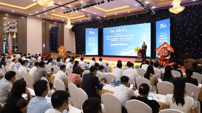 Quang cảnh diễn đàn.