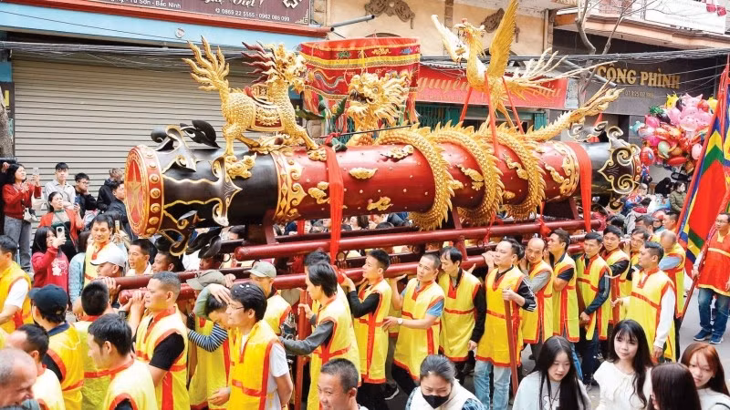 Tưng bừng hội rước pháo Đồng Kỵ, phường Đồng Nguyên, tỉnh Bắc Ninh. (Ảnh: AN TRÂN)