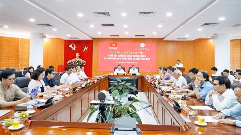 Toàn cảnh buổi làm việc.