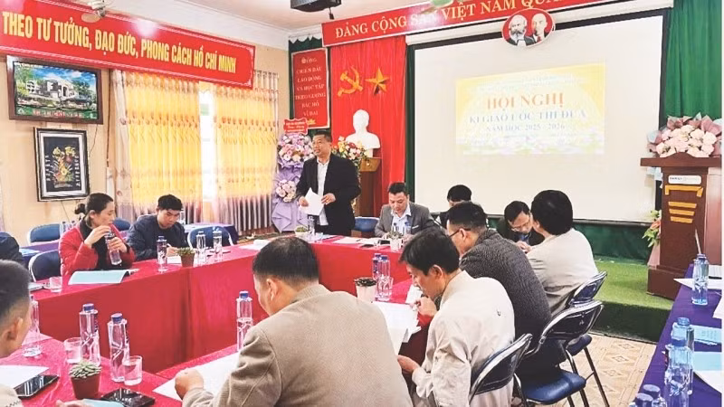 Hội nghị ký giao ước thi đua khối các trường trung học phổ thông năm học 2025-2026 tại Trường trung học phổ thông Mường Chà (tỉnh Điện Biên).