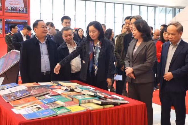 Phó Chủ tịch nước Võ Thị Ánh Xuân kiểm tra công tác chuẩn bị tổ chức Đại hội Thi đua yêu nước toàn quốc lần thứ XI.