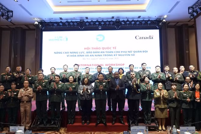 Các đại biểu dự hội thảo. 