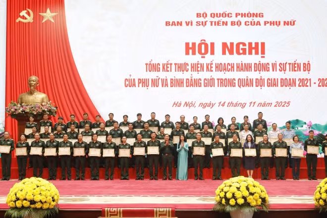 Biểu dương các tập thể đạt thành tích xuất sắc trong công tác Vì sự tiến bộ của phụ nữ và bình đẳng giới giai đoạn 2021-2025.
