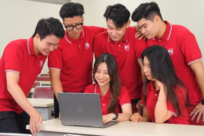 Sinh viên Trường Quản trị và Kinh doanh-Đại học Quốc gia Hà Nội.