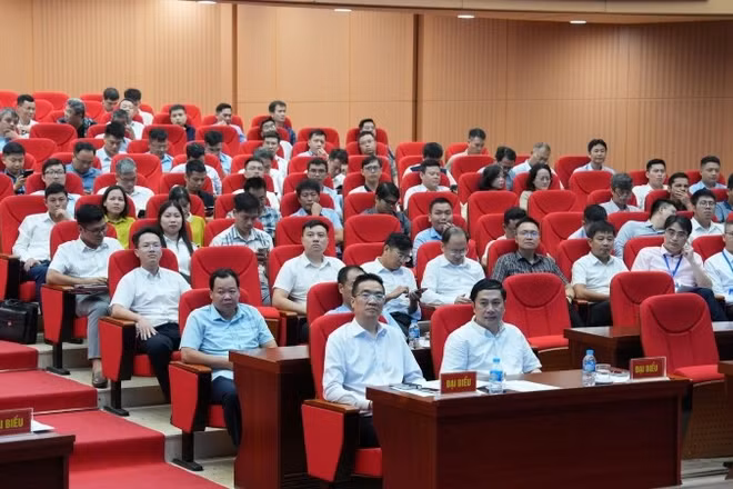 Cán bộ, công chức của 126 xã, phường tham gia hội nghị chuyên đề về quy hoạch, kiến trúc.