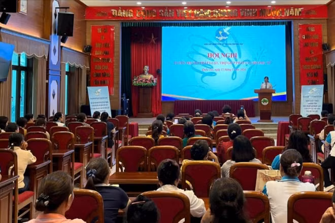 Toàn cảnh hội nghị. 