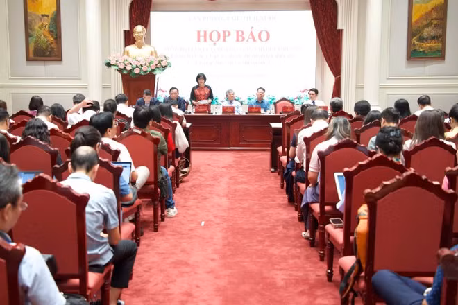 Toàn cảnh buổi họp báo.
