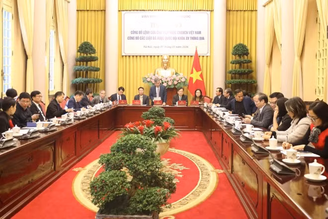 Quang cảnh buổi họp báo. 