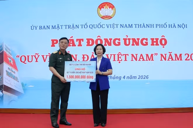 Ngay tại lễ phát động, 115 tập thể, cá nhân đã ủng hộ Quỹ "Vì biển, đảo Việt Nam".