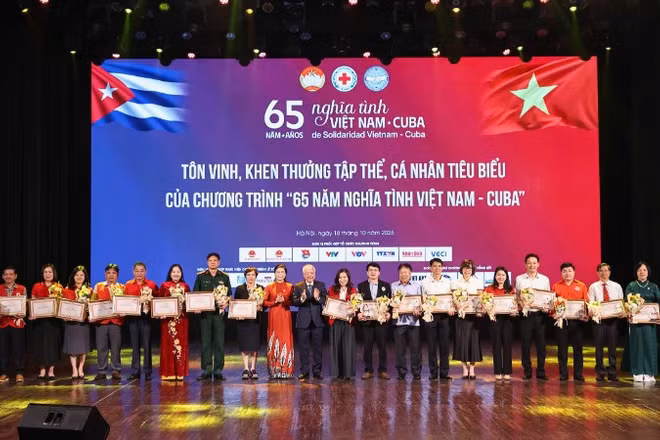 Tôn vinh, khen thưởng các tập thể, cá nhân tiêu biểu của Chương trình vận động ủng hộ nhân dân Cuba. 
