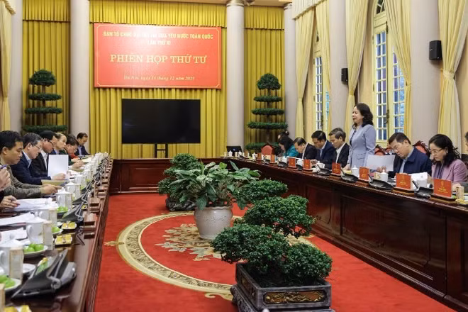 Quang cảnh phiên họp. 