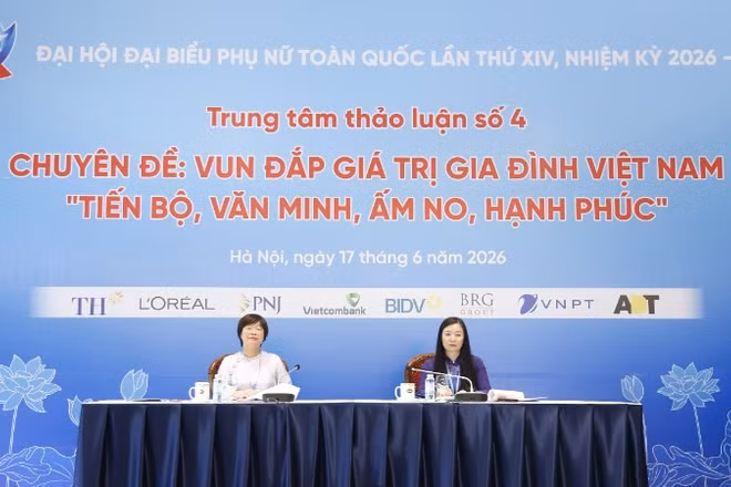 Trung tâm thảo luận số 4 đã diễn ra phiên thảo luận với chuyên đề "Vun đắp giá trị gia đình Việt Nam tiến bộ, văn minh, ấm no, hạnh phúc".