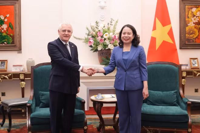 Phó Chủ tịch nước Võ Thị Ánh Xuân và Đại sứ Argentina tại Việt Nam Marcos Antonio Bednarski.