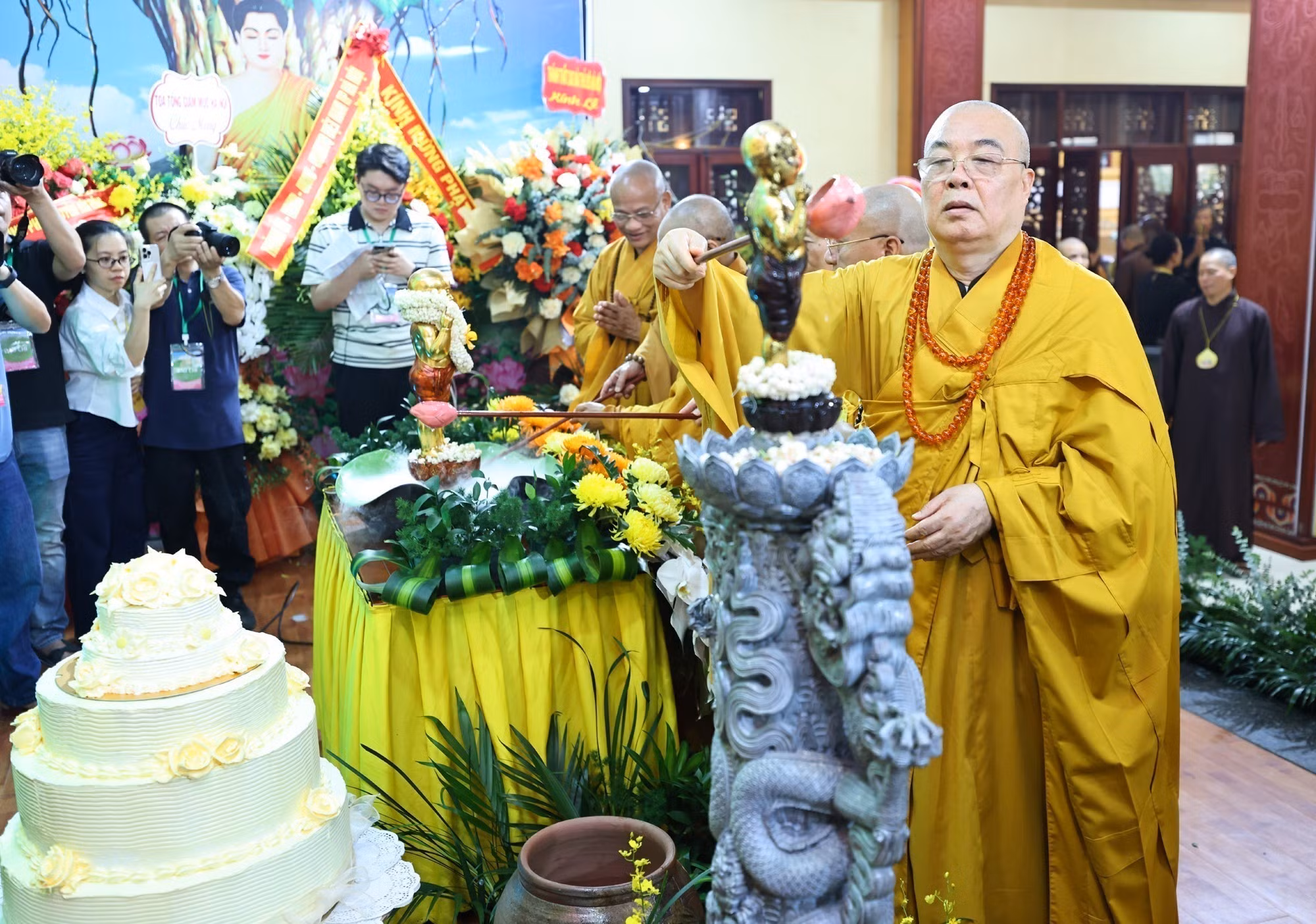 vna-potal-dai-le-phat-dan-2026-lan-toa-tam-tu-bi-toi-phat-tu-cong-chung-8796029.jpg