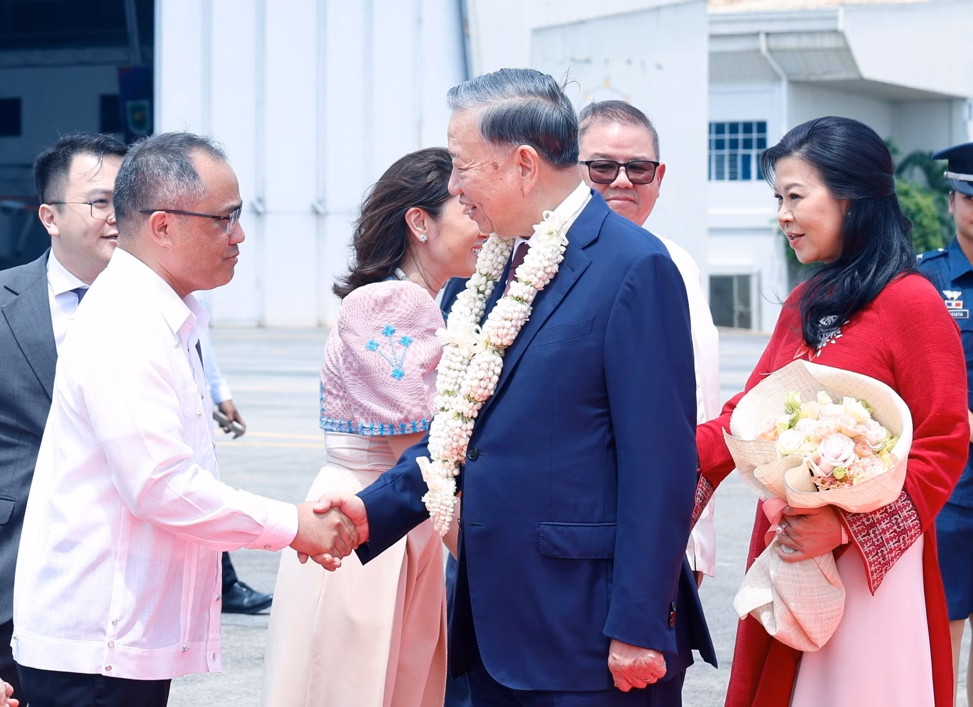 vna-potal-tong-bi-thu-chu-tich-nuoc-va-phu-nhan-bat-dau-tham-cap-nha-nuoc-toi-philippines-8796300-1.jpg