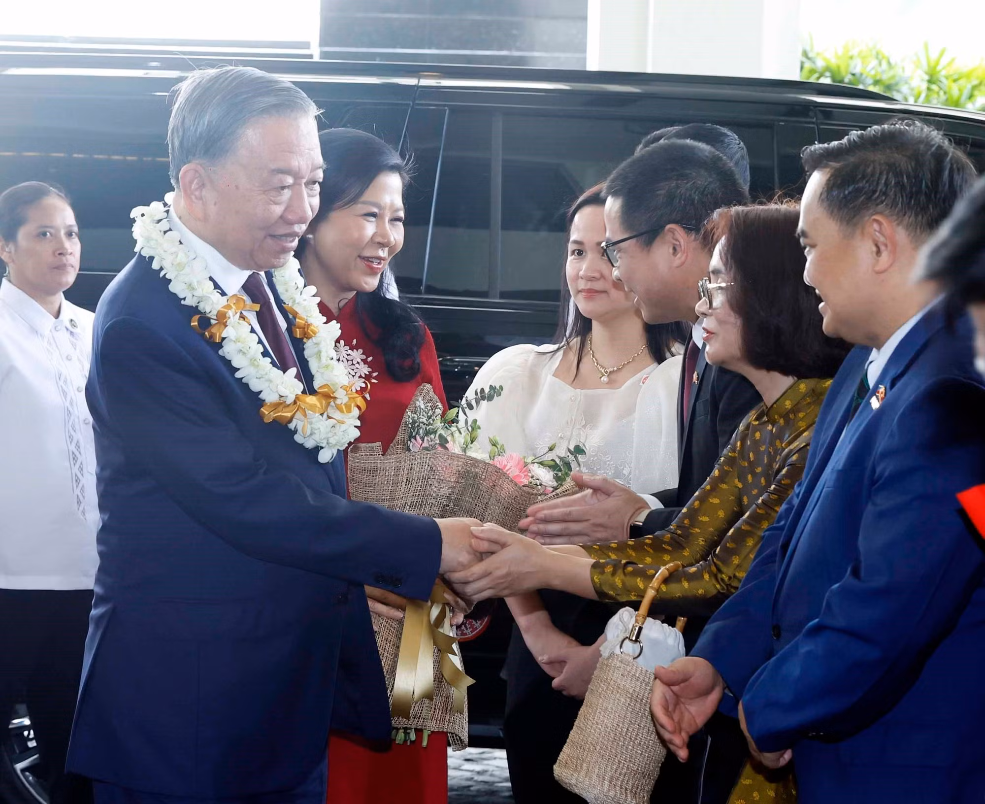 vna-potal-tong-bi-thu-chu-tich-nuoc-va-phu-nhan-bat-dau-tham-cap-nha-nuoc-toi-philippines-8796305.jpg