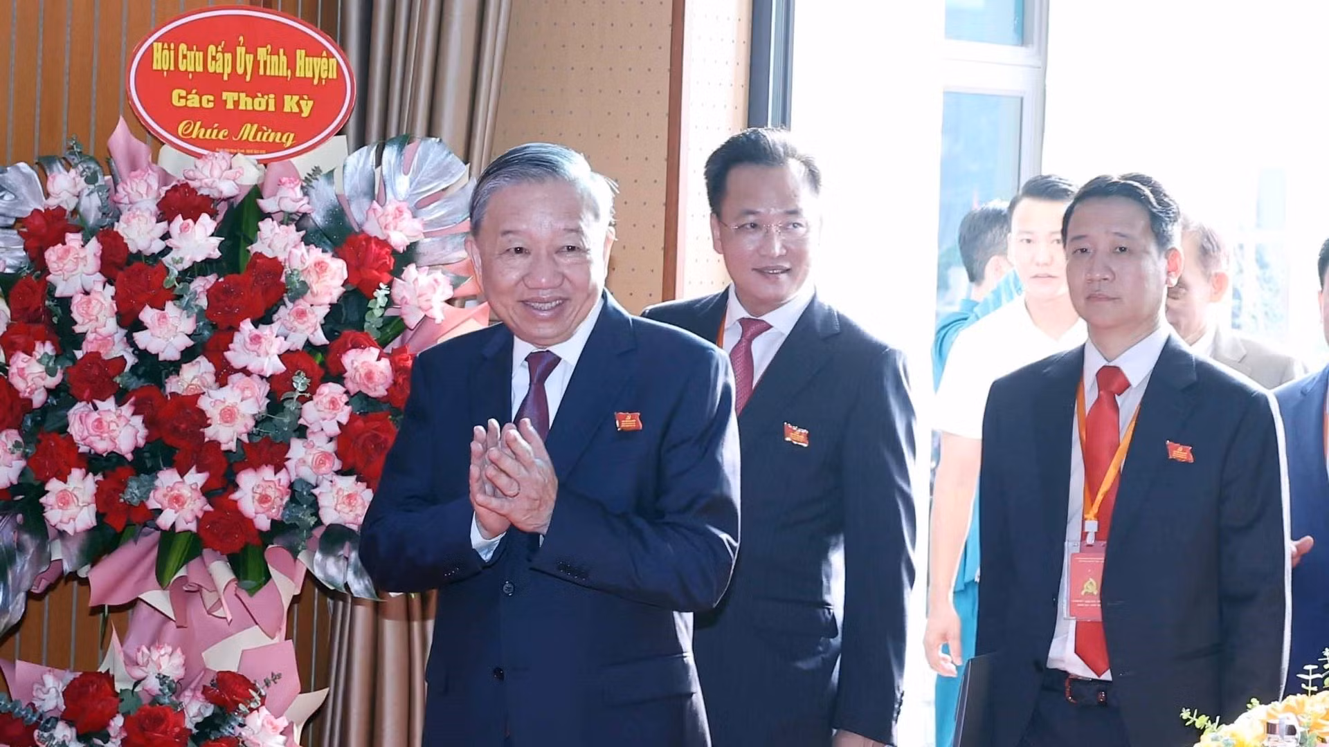 vna-potal-tong-bi-thu-to-lam-du-dai-hoi-dai-bieu-lan-thu-i-nhiem-ky-2025-2030-cua-dang-bo-xa-nghia-tru-8147586-1874.jpg