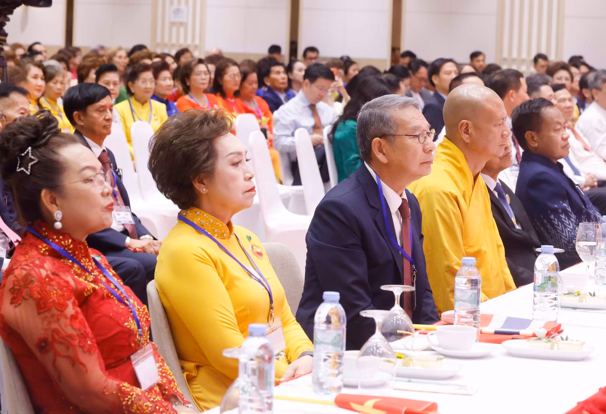 vna-potal-tong-bi-thu-chu-tich-nuoc-to-lam-gap-go-cong-dong-nguoi-viet-nam-tai-thai-lan-8787937.jpg