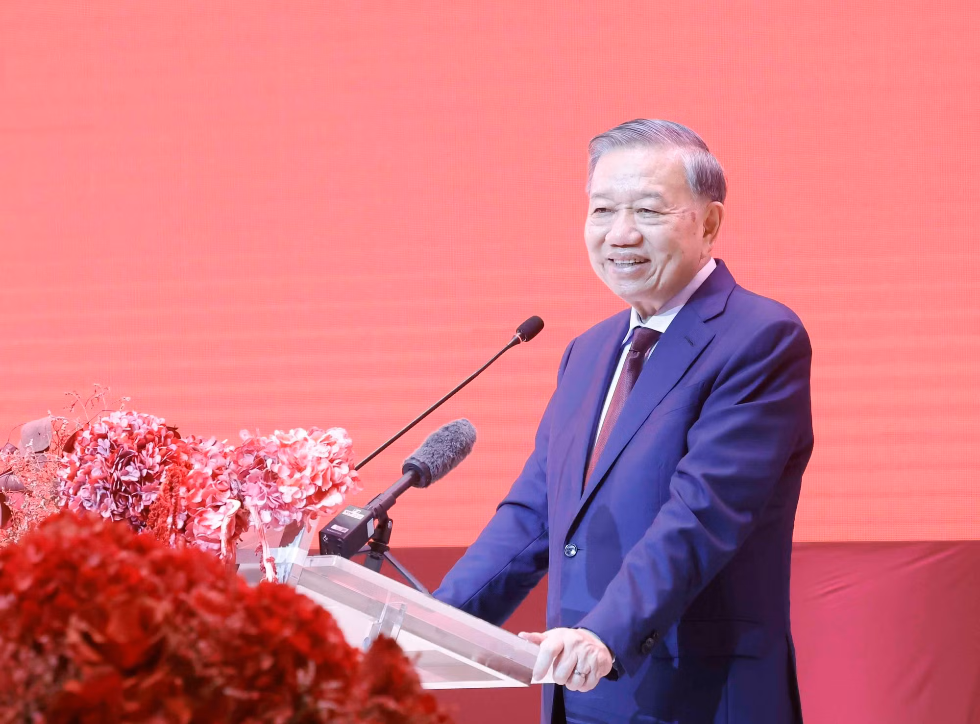 vna-potal-tong-bi-thu-chu-tich-nuoc-to-lam-gap-go-cong-dong-nguoi-viet-nam-tai-thai-lan-8787934.jpg