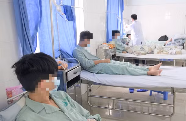 4 học sinh nhập viện sau khi dùng thuốc lá điện tử. (Ảnh: Bệnh viện cung cấp)