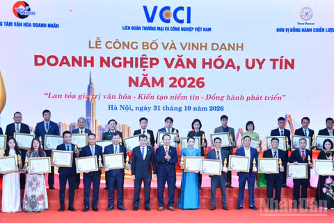 Vinh danh Top 30 doanh nghiệp tiêu biểu đạt danh hiệu "Doanh nghiệp văn hóa, uy tín năm 2026". (Ảnh: THANH GIANG) 