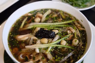 Độc đáo phở thuốc bắc