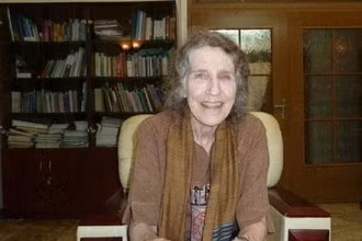 Nhà văn Mỹ Lady Borton.