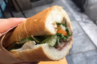 Bánh mì là món rất phổ biến với người Việt, có nhiều biến tấu khác nhau.