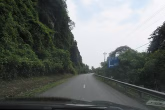 Đoạn đường 12A trên Đường Hồ Chí Minh. 