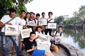 Một hoạt động của nhóm “Ký họa đô thị Hà Nội”. Ảnh: THANH THỦY
