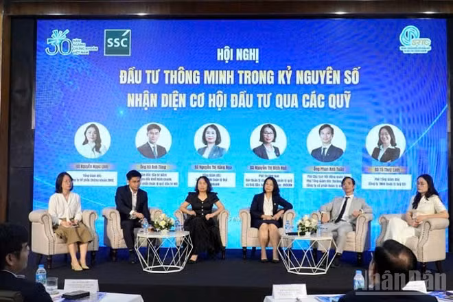 Phiên thảo luận hội nghị.