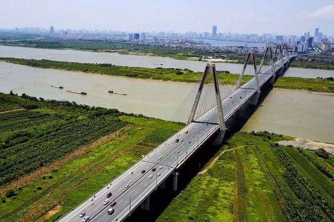 Cầu Nhật Tân. (Ảnh: DUY LINH)